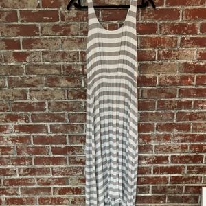 Felicity & Co. Size M Maxi Dress